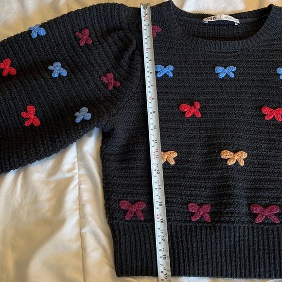 Zara Limited Edition
Beautiful Black Sweater With Embroidered Multi Color
Bows - Picture 16 of 16
